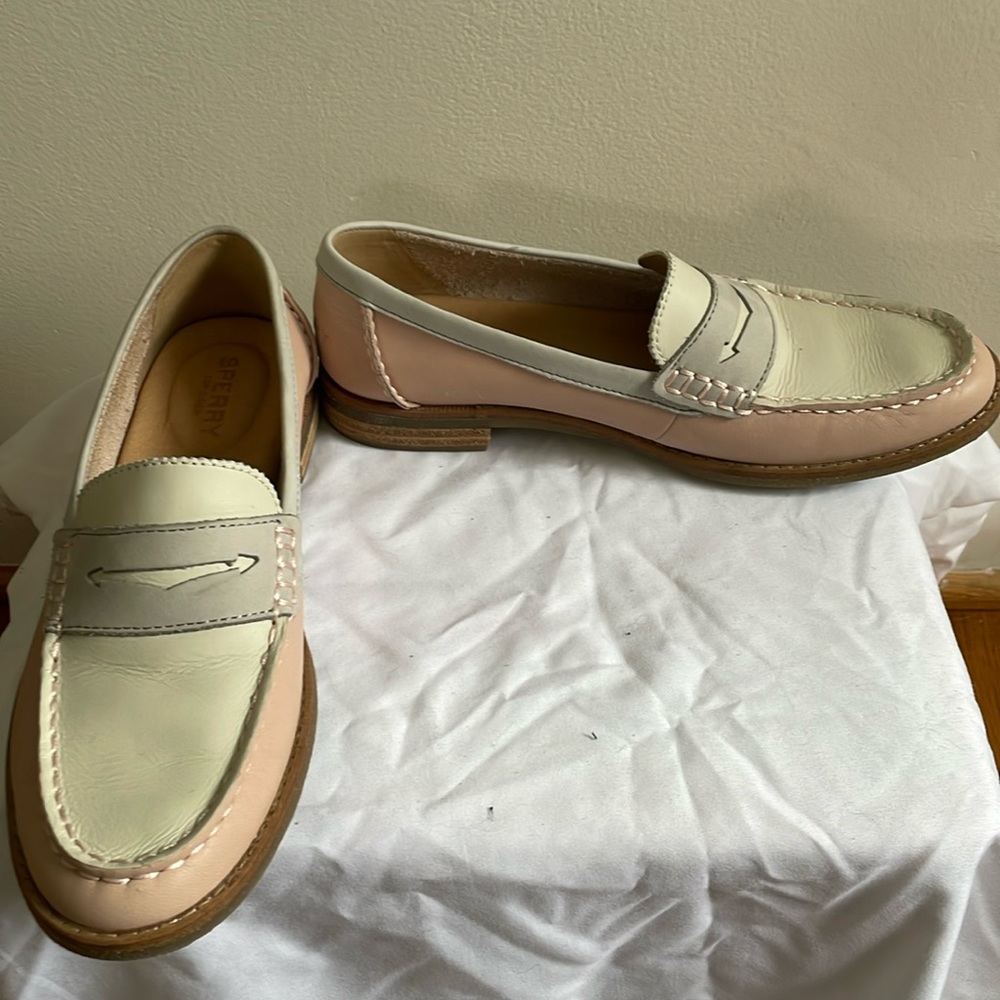 SPERRY (Size 6.5) Pastel Loafer